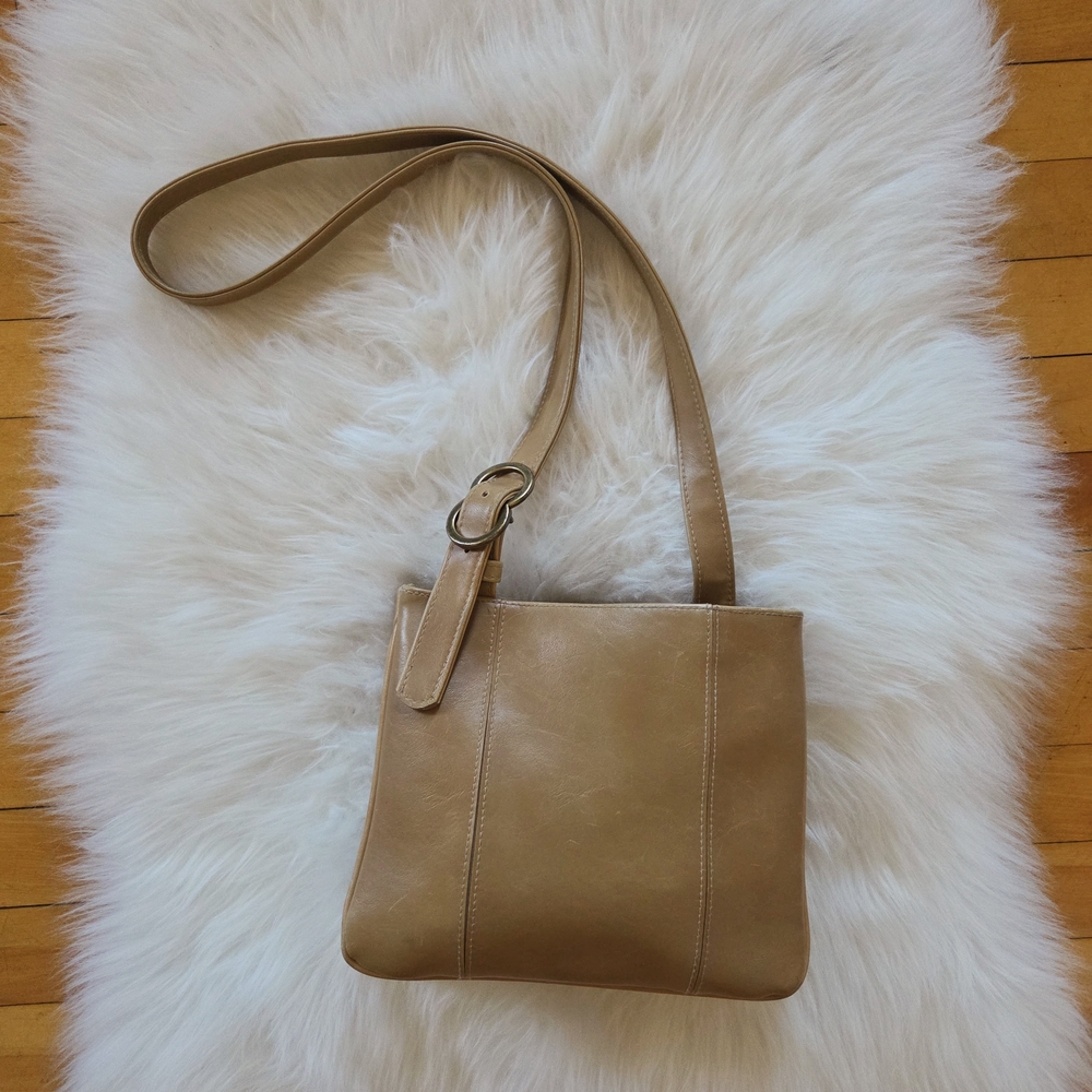 Elegant Tan Leather Shoulder Bag